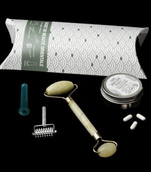 Coffret secret de beauté orientale. La poudre de perle est LE secret de votre beauté. Un Rouleau de massage. Un rouleau de jade en pierre naturelle. Une petite ventouse en silicone pour le visage. La Cupping thérapie.