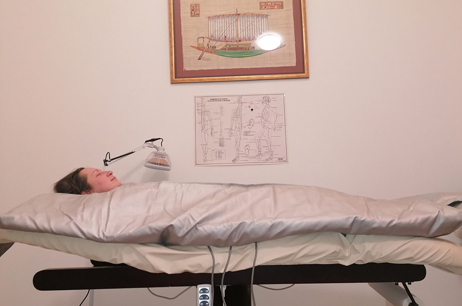 Enveloppement au algues de Bretagne dans la couverture chauffante