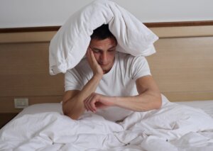 homme qui ne dorme pas