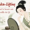Femme chinoise de la dynastie Qing devant son miroir, illustrant les rituels de beauté traditionnels et l'Acu-Lifting.